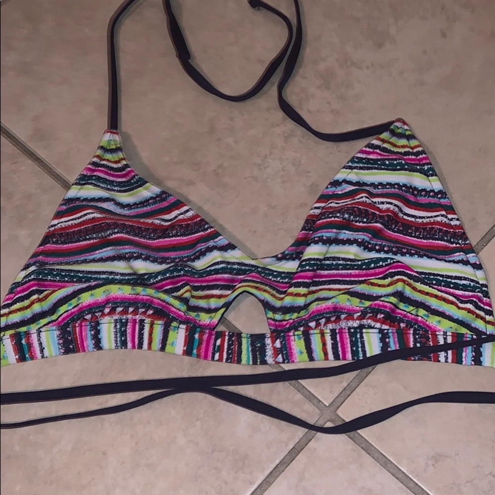 Bikini Set - Picture 2 of 3